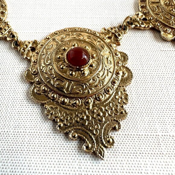 1960s Gold Medallion Bib Necklace - Picture 4 of 16
